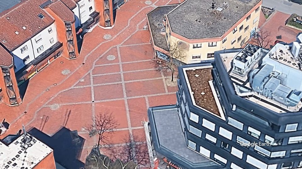 Schrägluftansicht des großen Wochenmarktbereichs zwischen Rathaus und Lebensmittelmarkt in Vellmar